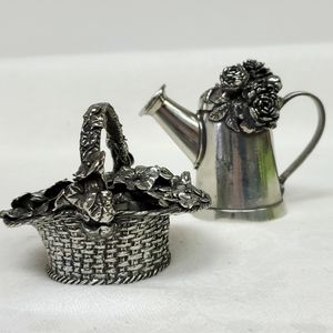 Vintage marked "Royal Selangor Pewter 1997" garden theme salt and pepper shakers